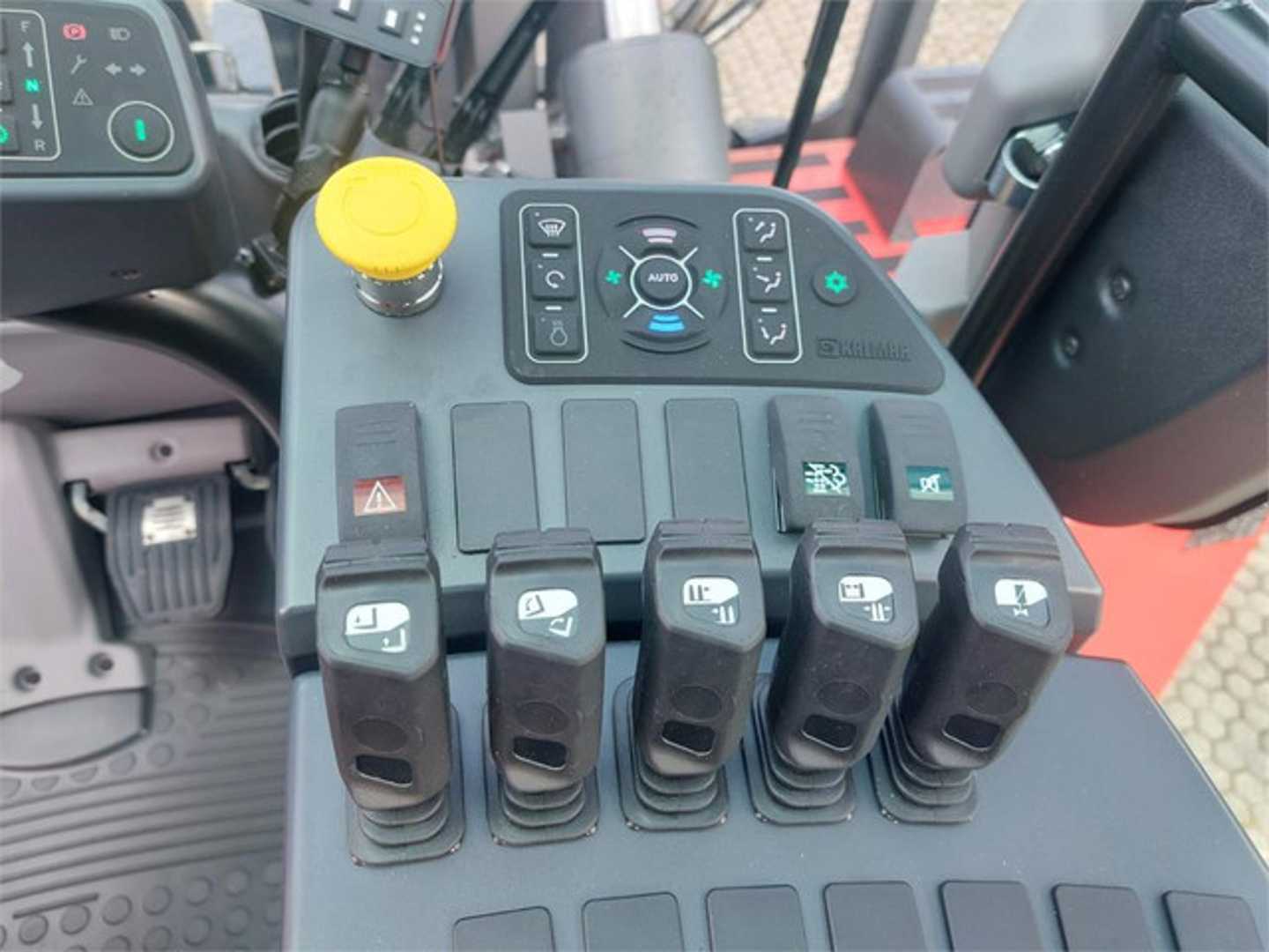 Used Forklift Kalmar DCG330-12 4 ratų šakinis krautuvas (Image 5)