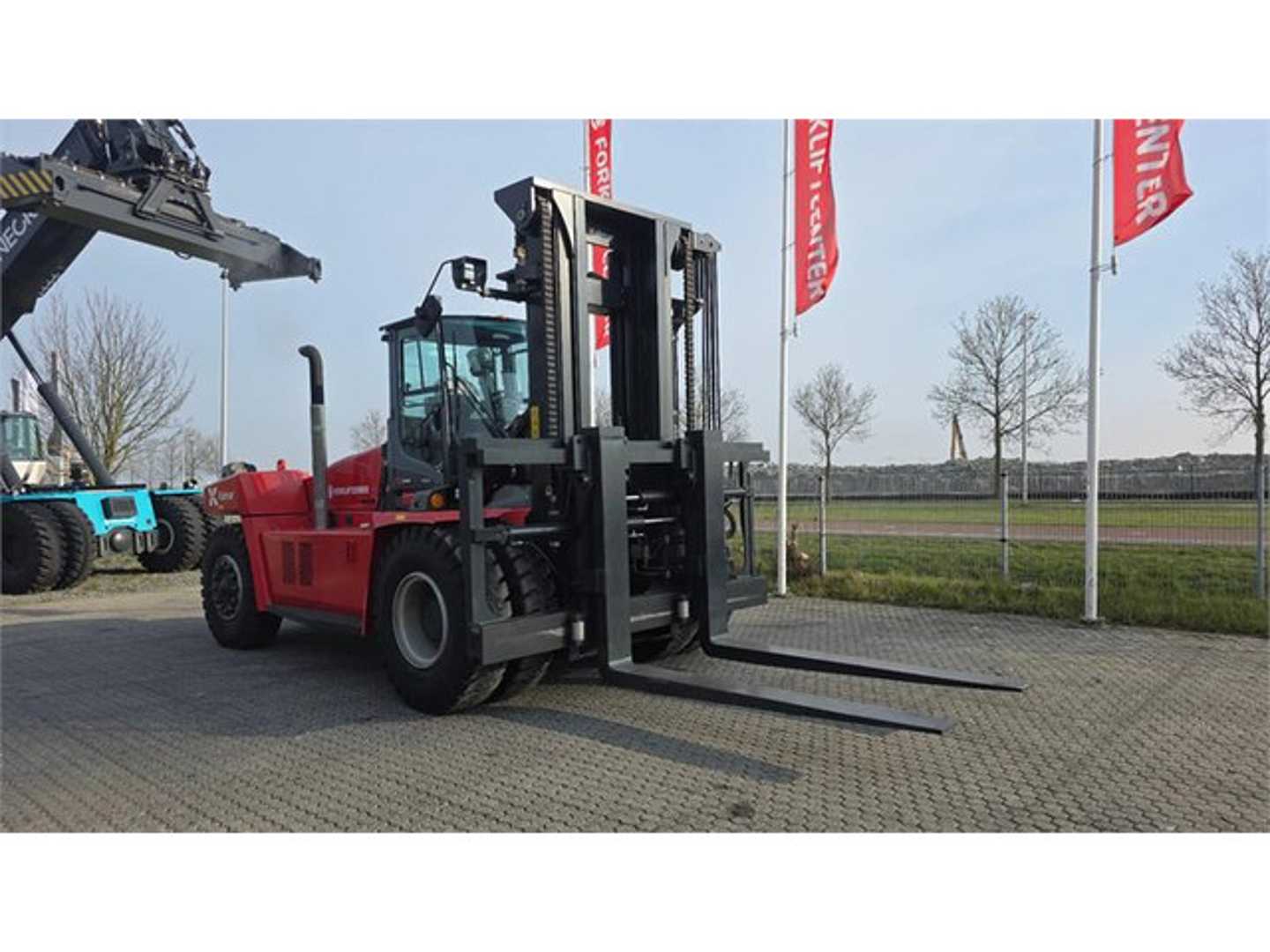 Used Forklift Kalmar DCG250-12 4 ratų šakinis krautuvas (Image 3)