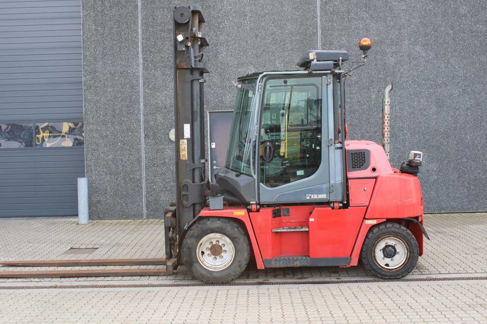 Used Forklift Kalmar DCG55-6H 4 ratų šakinis krautuvas (Image 1) Used Forklift Kalmar DCG55-6H 4 ratų šakinis krautuvas (Image 1)