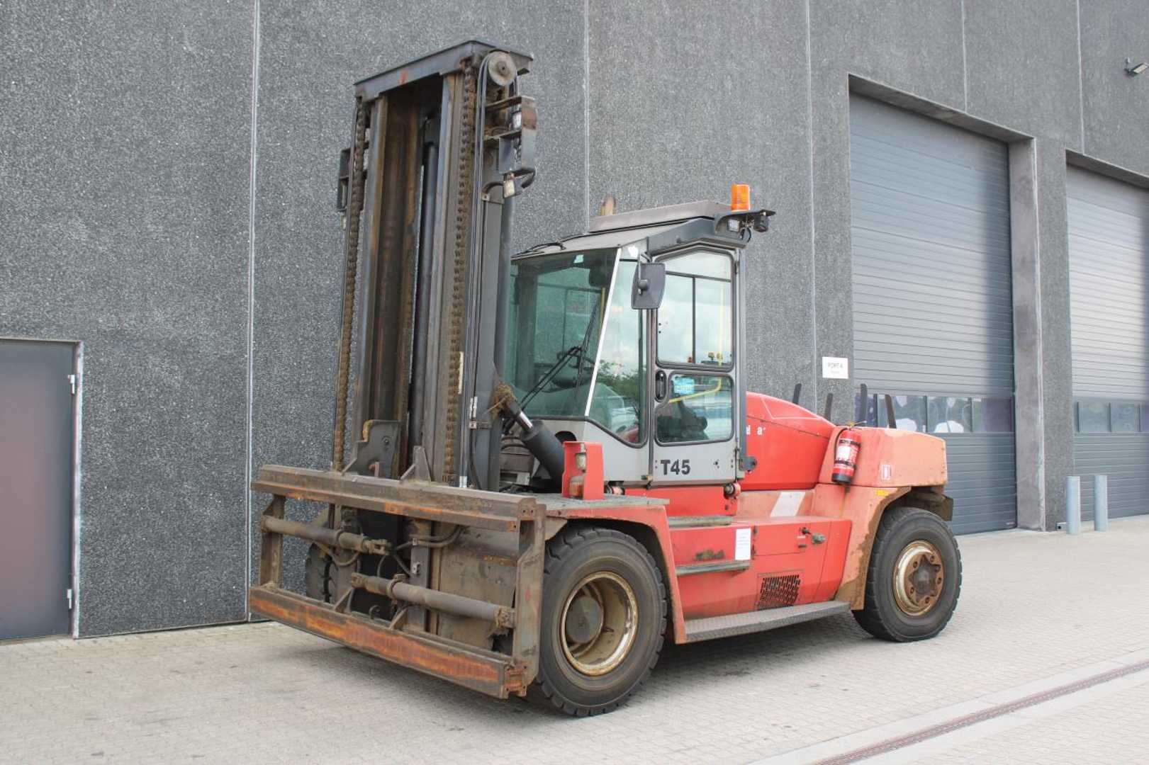 Used Forklift Kalmar DCE150-12 4 ratų šakinis krautuvas (Image 2) Used Forklift Kalmar DCE150-12 4 ratų šakinis krautuvas (Image 2)