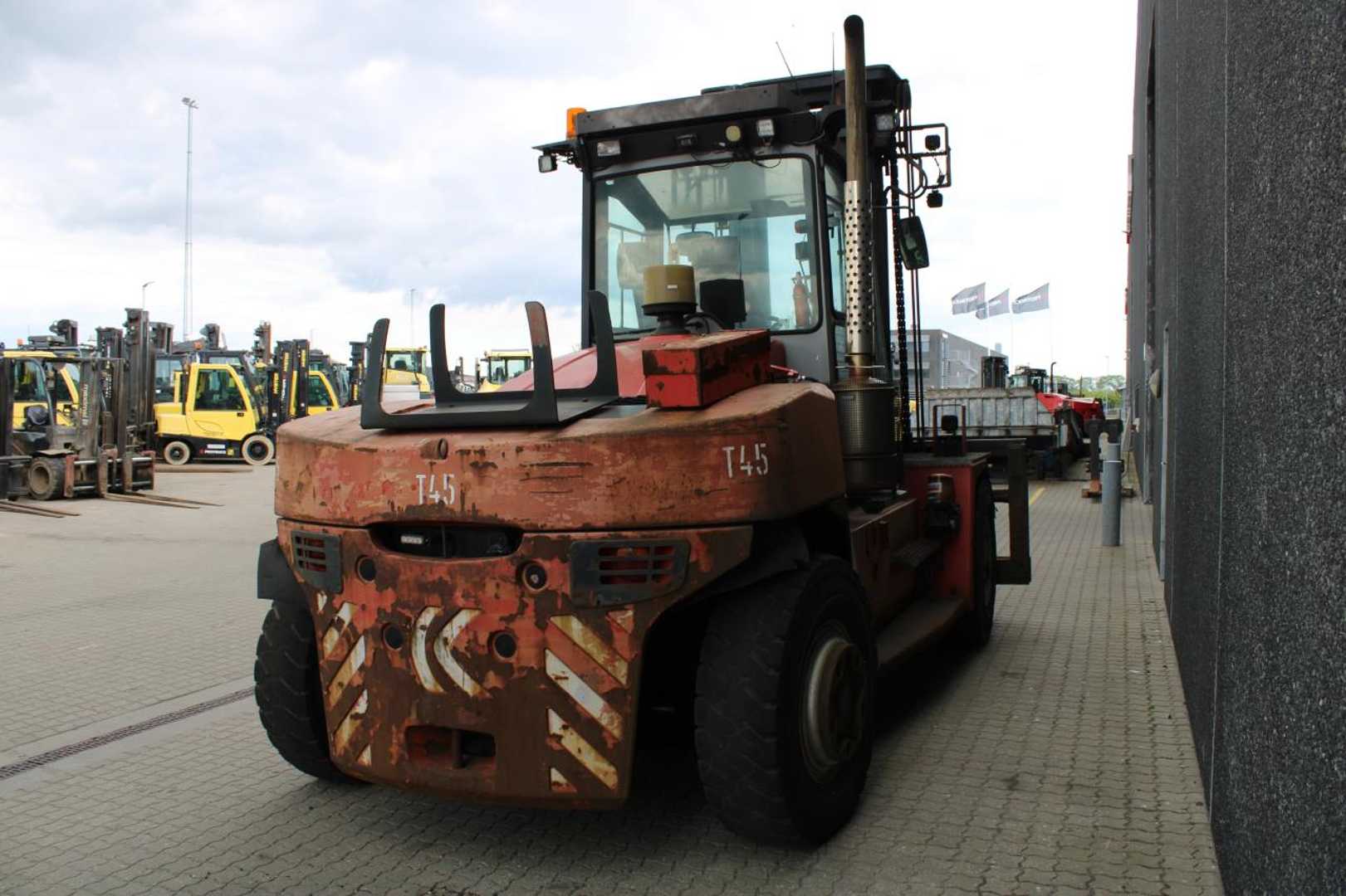 Used Forklift Kalmar DCE150-12 4 ratų šakinis krautuvas (Image 3) Used Forklift Kalmar DCE150-12 4 ratų šakinis krautuvas (Image 3)