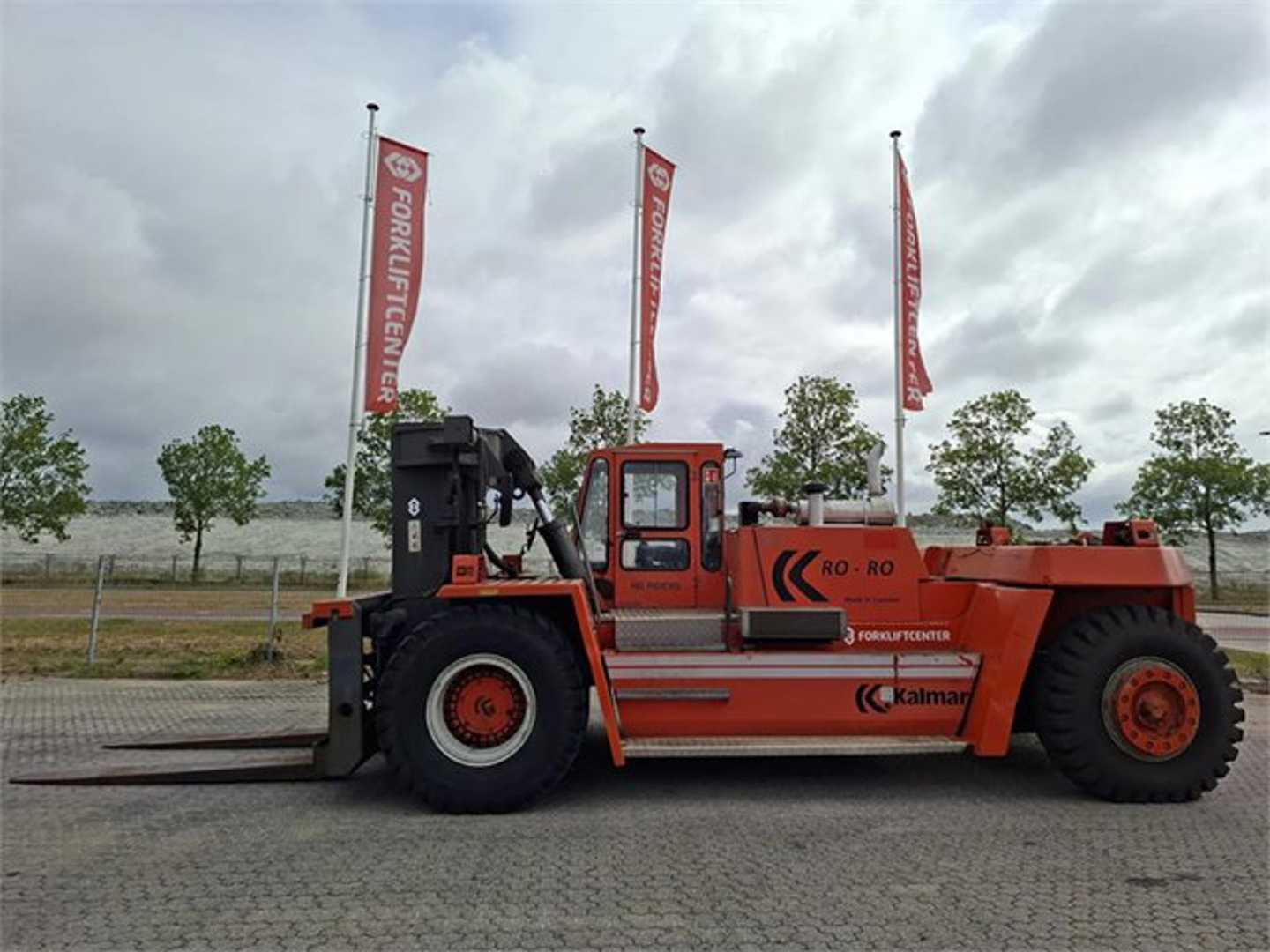 Used Forklift Kalmar DCB32 RoRo 4 ratų šakinis krautuvas (Image 2) Used Forklift Kalmar DCB32 RoRo 4 ratų šakinis krautuvas (Image 2)