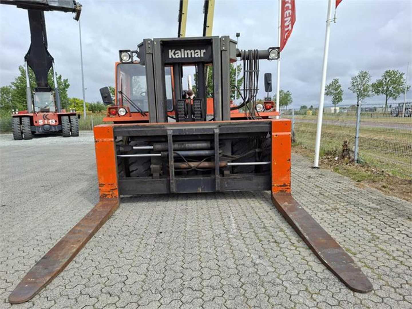 Used Forklift Kalmar DCB32 RoRo 4 ratų šakinis krautuvas (Image 5) Used Forklift Kalmar DCB32 RoRo 4 ratų šakinis krautuvas (Image 5)