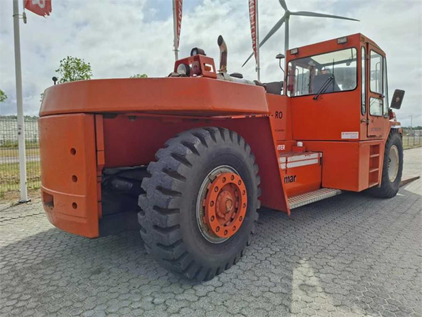 Used Forklift Kalmar DCB32 RoRo 4 ratų šakinis krautuvas (Image 6) Used Forklift Kalmar DCB32 RoRo 4 ratų šakinis krautuvas (Image 6)