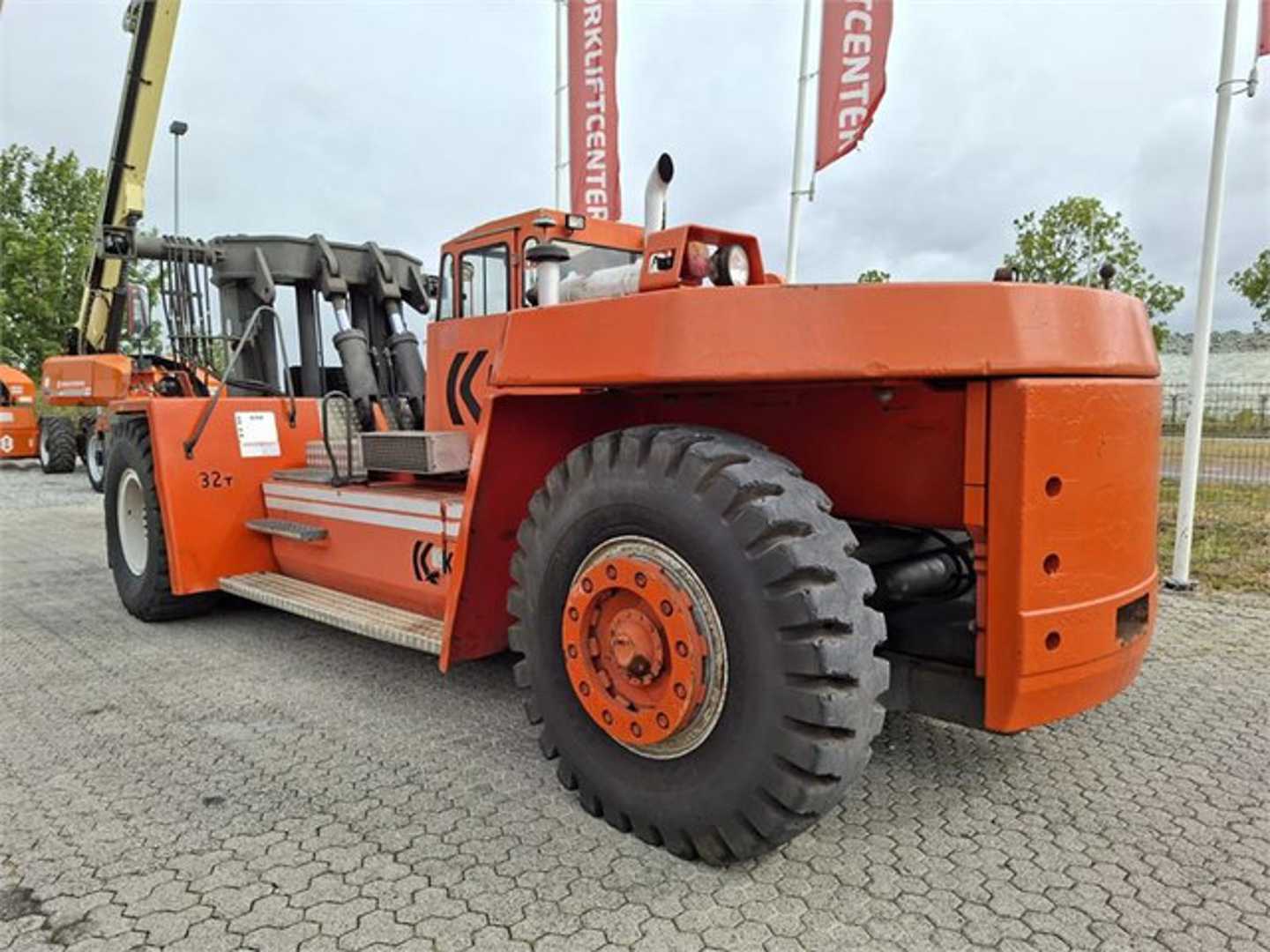 Used Forklift Kalmar DCB32 RoRo 4 ratų šakinis krautuvas (Image 7) Used Forklift Kalmar DCB32 RoRo 4 ratų šakinis krautuvas (Image 7)