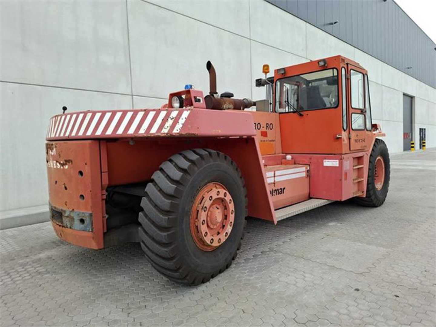 Used Forklift Kalmar DCB32 RoRo 4 ratų šakinis krautuvas (Image 7) Used Forklift Kalmar DCB32 RoRo 4 ratų šakinis krautuvas (Image 7)