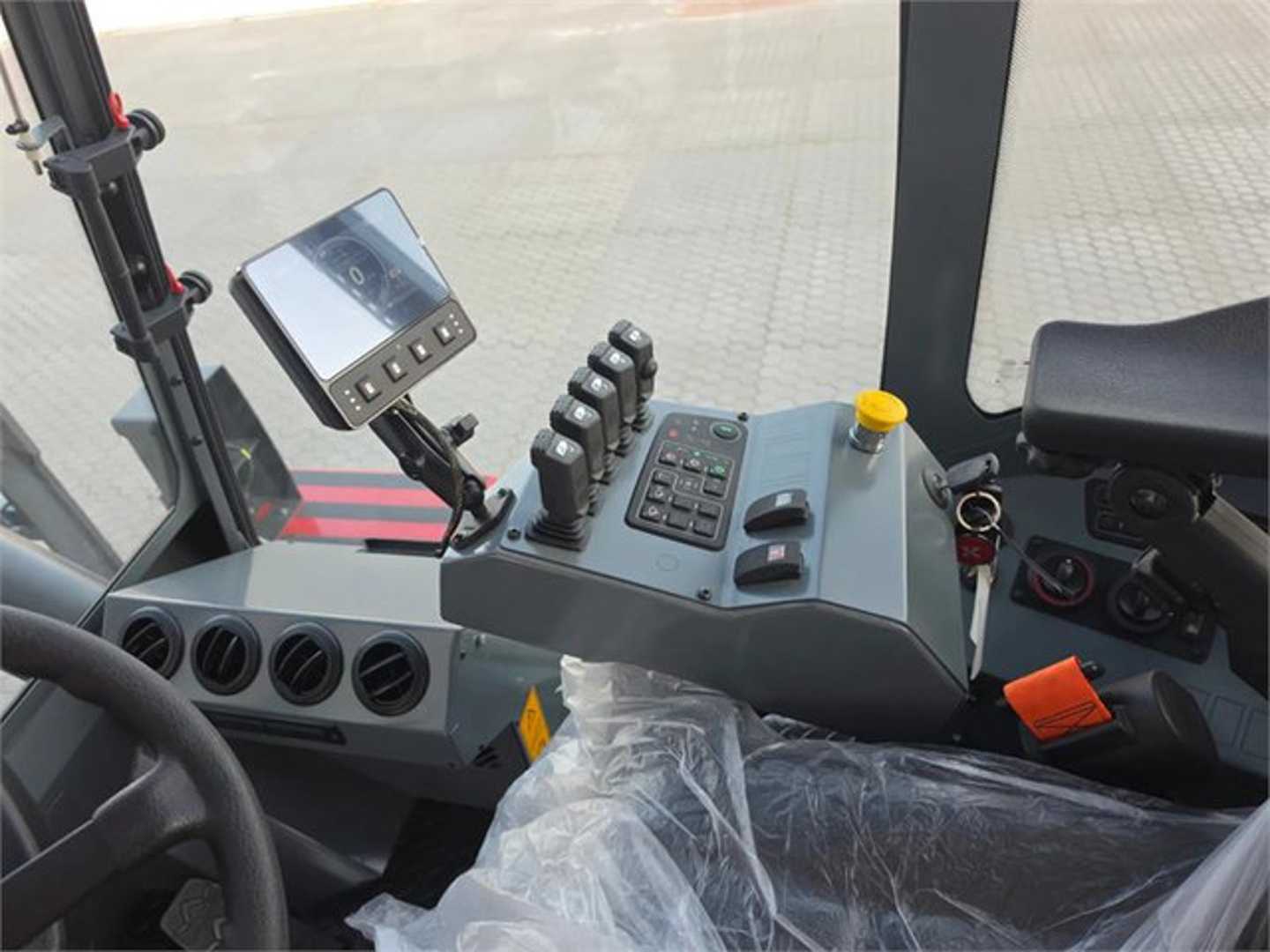 Used Forklift Kalmar DCG160-12T 4 ratų šakinis krautuvas (Image 10)