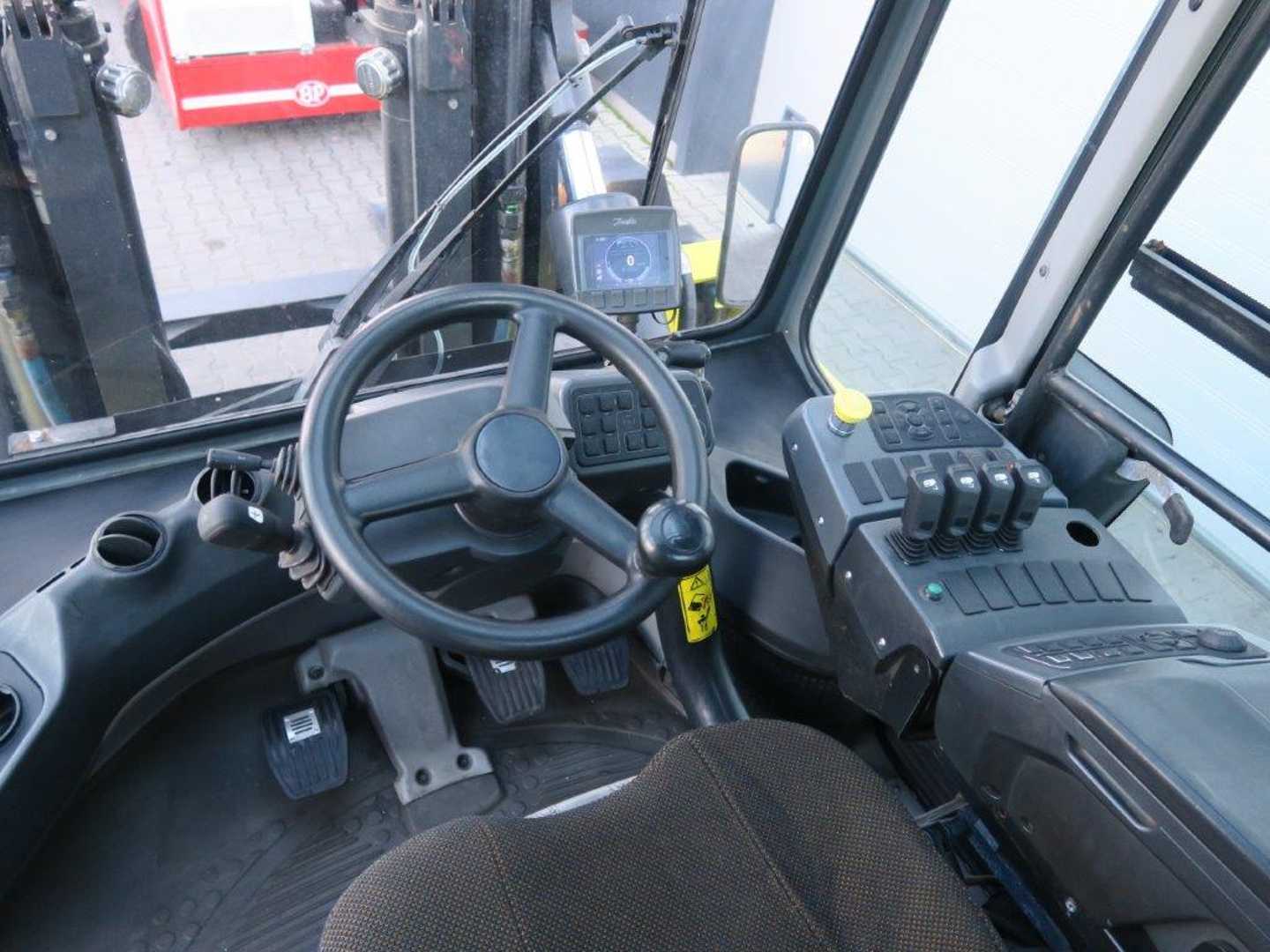 Used Forklift Kalmar DCG120-6 4 ratų šakinis krautuvas (Image 7)