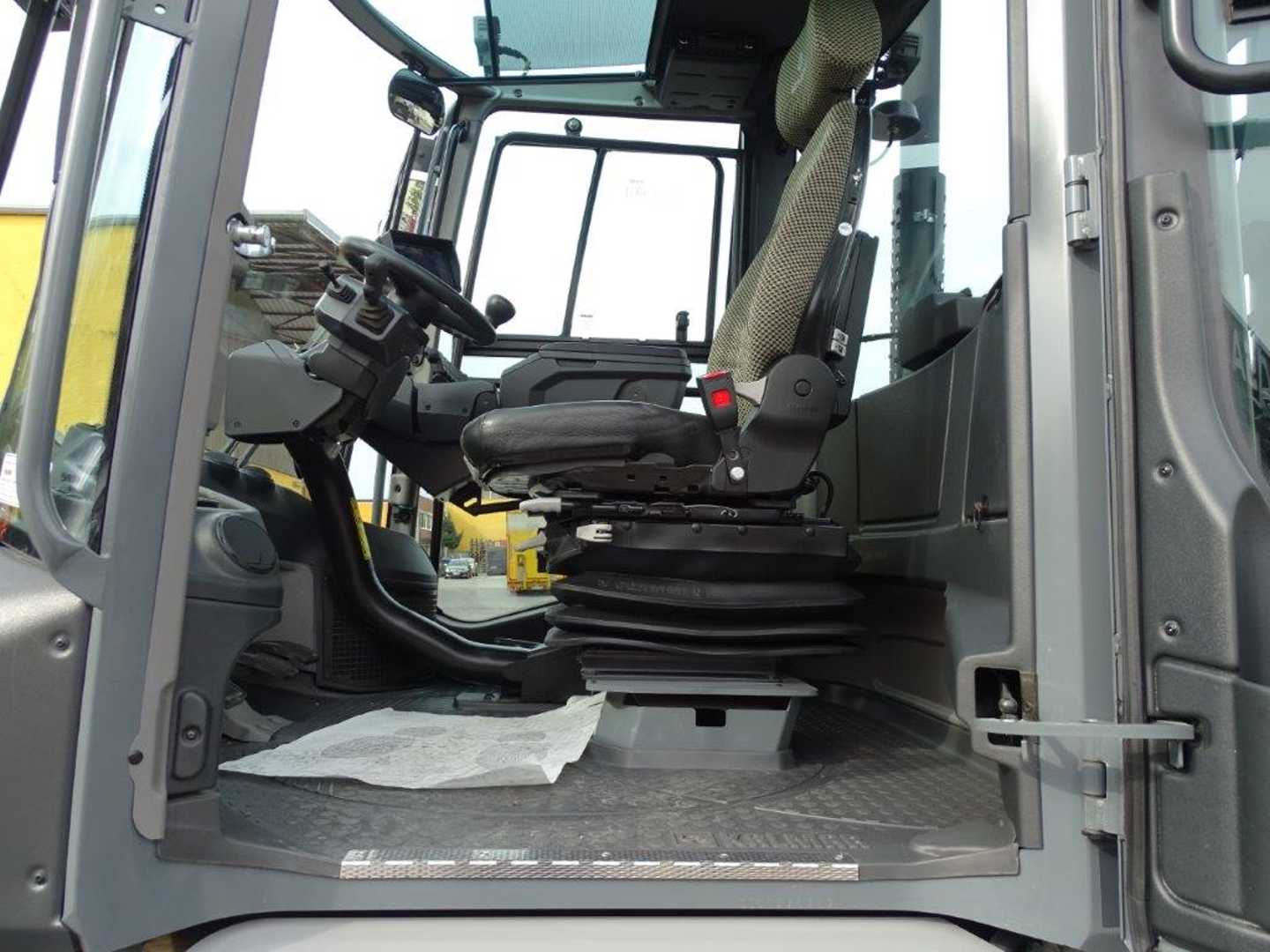 Used Forklift Kalmar DCG180-6 4 ratų šakinis krautuvas (Image 8)