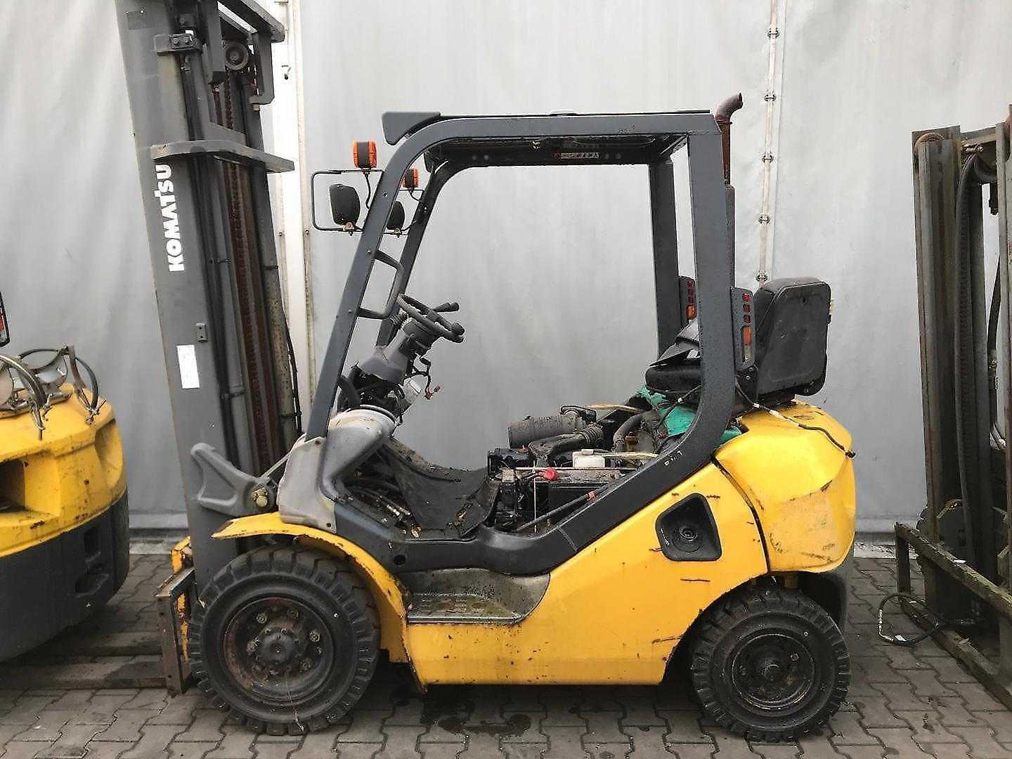 Used Forklift Komatsu FD25T-16 4 ratų šakinis krautuvas (Image 2) Used Forklift Komatsu FD25T-16 4 ratų šakinis krautuvas (Image 2)