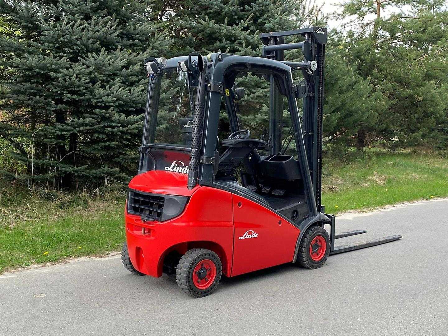 Used Forklift Linde H16D 4 ratų šakinis krautuvas (Image 1) Used Forklift Linde H16D 4 ratų šakinis krautuvas (Image 1)