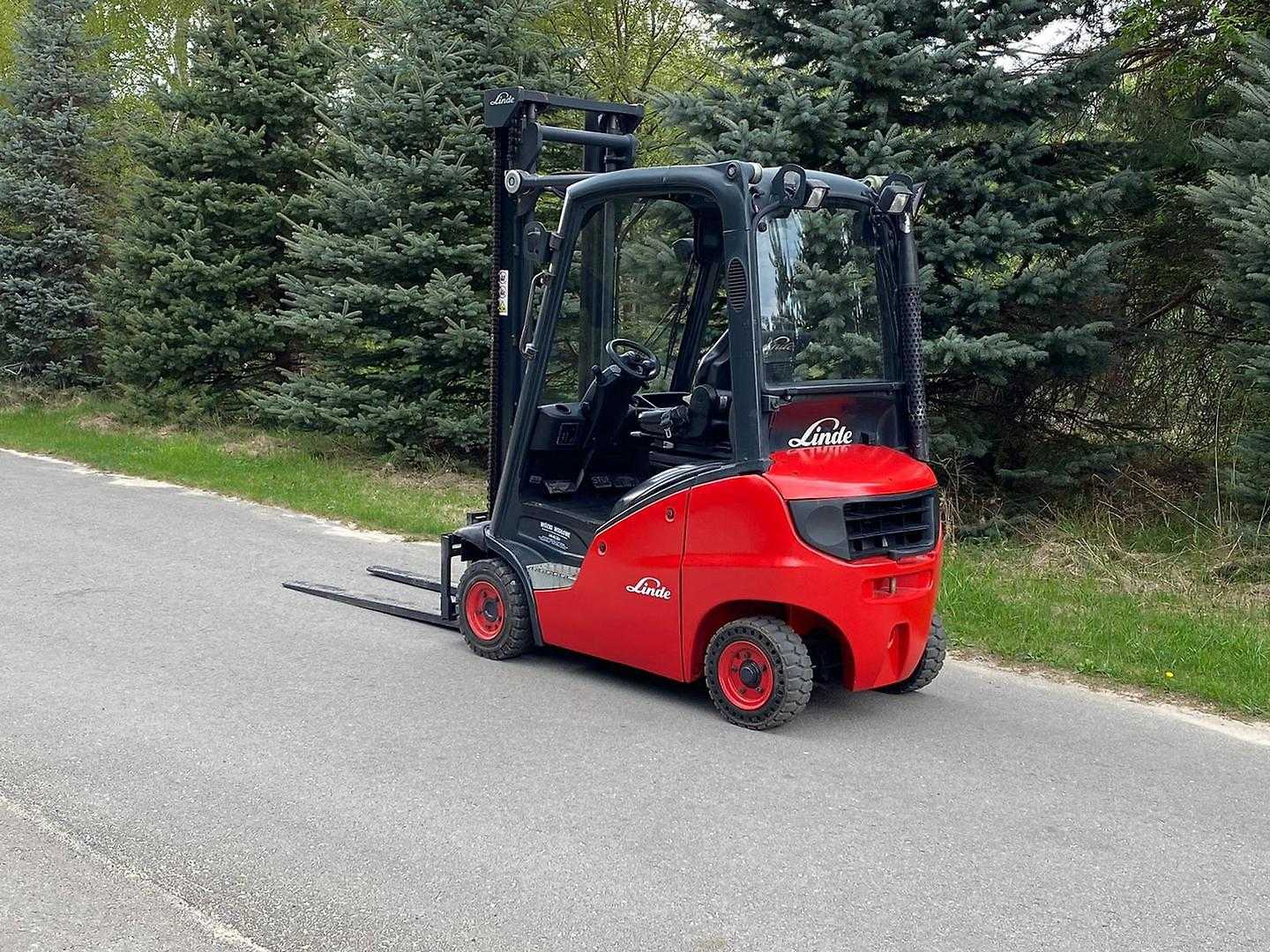 Used Forklift Linde H16D 4 ratų šakinis krautuvas (Image 3) Used Forklift Linde H16D 4 ratų šakinis krautuvas (Image 3)