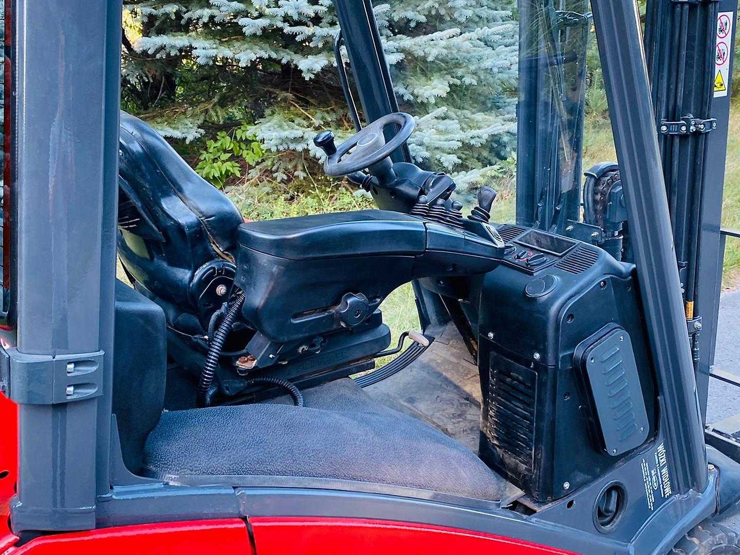 Used Forklift Linde H16D 4 ratų šakinis krautuvas (Image 9) Used Forklift Linde H16D 4 ratų šakinis krautuvas (Image 9)