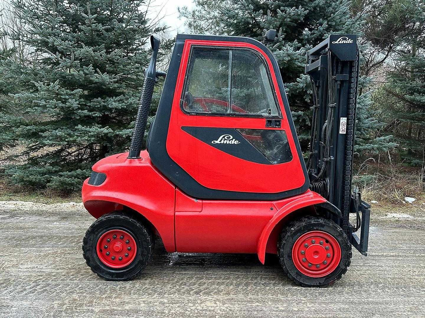 Used Forklift Linde H35D 4 ratų šakinis krautuvas (Image 2) Used Forklift Linde H35D 4 ratų šakinis krautuvas (Image 2)