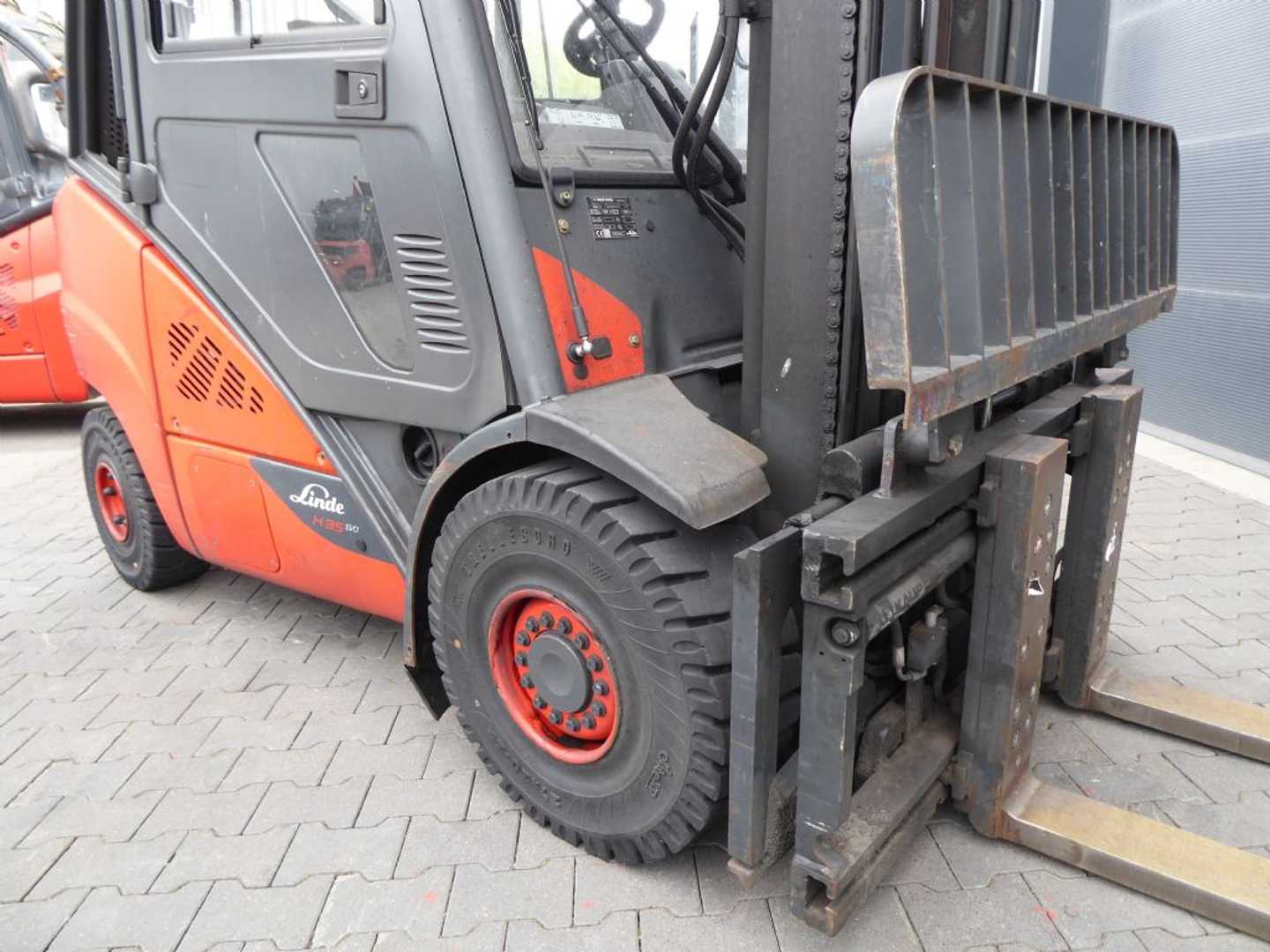 Used Forklift Linde H35D-02 4 ratų šakinis krautuvas (Image 9) Used Forklift Linde H35D-02 4 ratų šakinis krautuvas (Image 9)