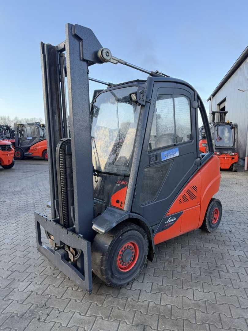 Used Forklift Linde H30D-02 4 ratų šakinis krautuvas (Image 1) Used Forklift Linde H30D-02 4 ratų šakinis krautuvas (Image 1)