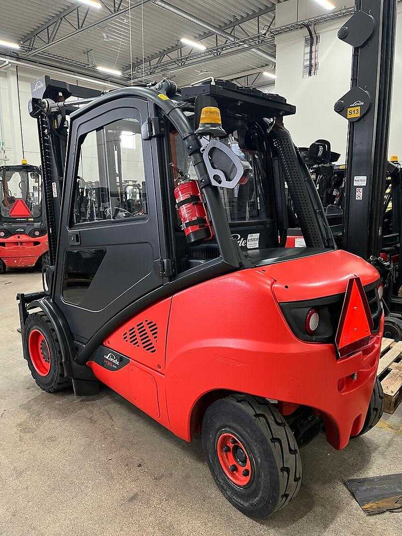 Used Forklift Linde Linde H35 4 ratų šakinis krautuvas (Image 2) Used Forklift Linde Linde H35 4 ratų šakinis krautuvas (Image 2)