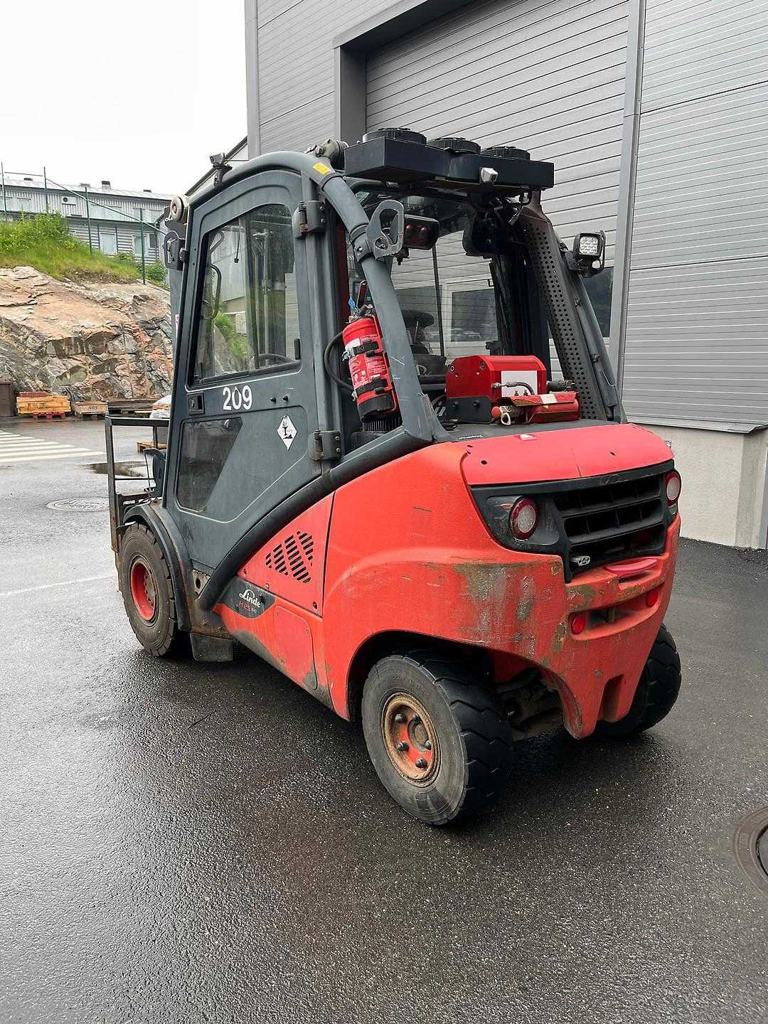 Used Forklift Linde H25D/600 4 ratų šakinis krautuvas (Image 3) Used Forklift Linde H25D/600 4 ratų šakinis krautuvas (Image 3)