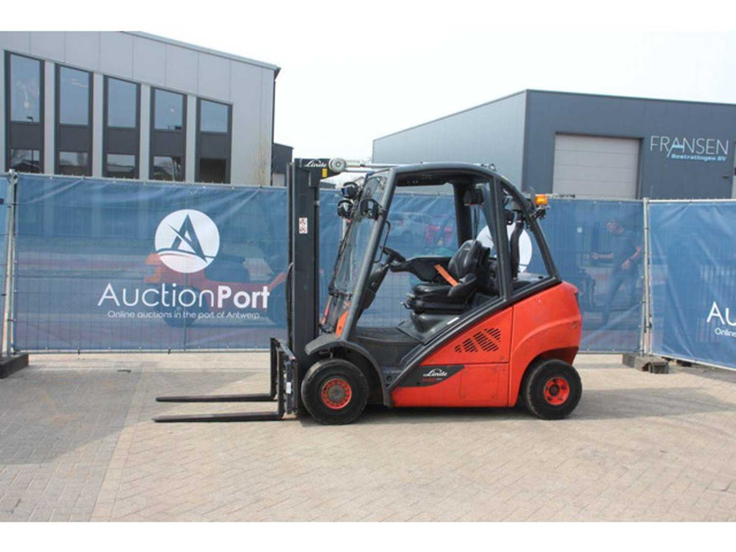 Used Forklift Linde H20D-02/600 4 ratų šakinis krautuvas (Image 1) Used Forklift Linde H20D-02/600 4 ratų šakinis krautuvas (Image 1)