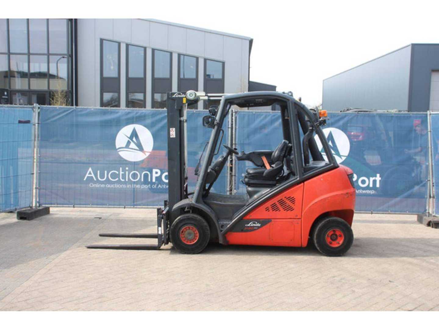 Used Forklift Linde H20D-02/600 4 ratų šakinis krautuvas (Image 2) Used Forklift Linde H20D-02/600 4 ratų šakinis krautuvas (Image 2)