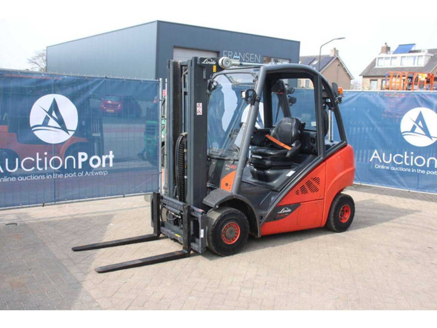 Used Forklift Linde H20D-02/600 4 ratų šakinis krautuvas (Image 8) Used Forklift Linde H20D-02/600 4 ratų šakinis krautuvas (Image 8)