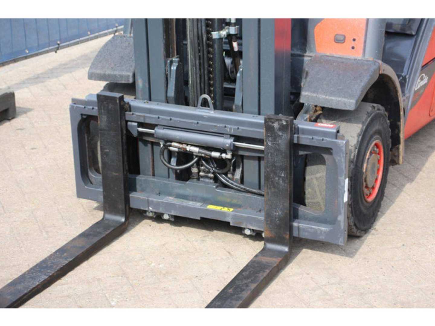 Used Forklift Linde H20D-02/600 4 ratų šakinis krautuvas (Image 10) Used Forklift Linde H20D-02/600 4 ratų šakinis krautuvas (Image 10)