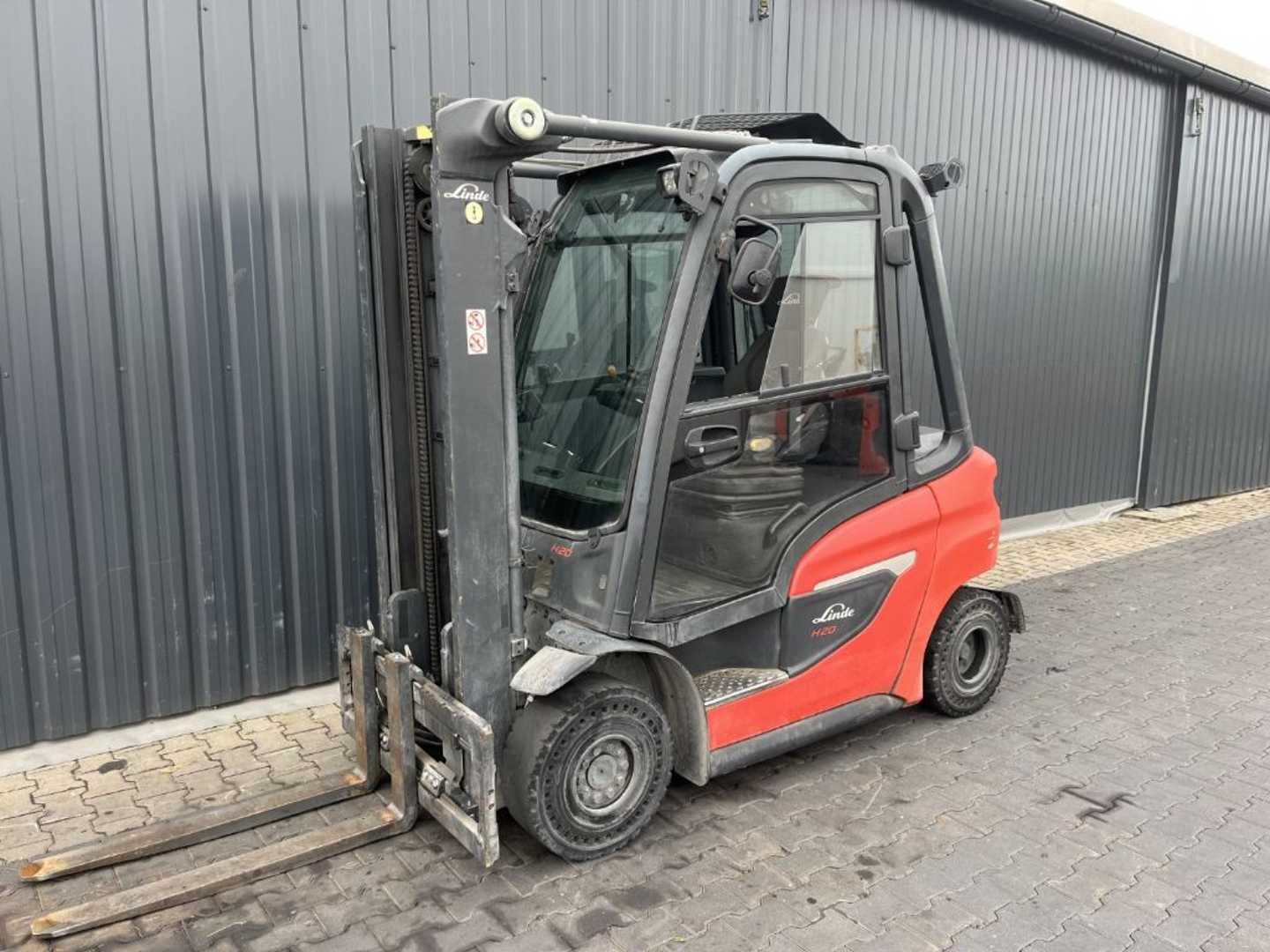 Used Forklift Linde H20D-01/600 4 ratų šakinis krautuvas (Image 1) Used Forklift Linde H20D-01/600 4 ratų šakinis krautuvas (Image 1)