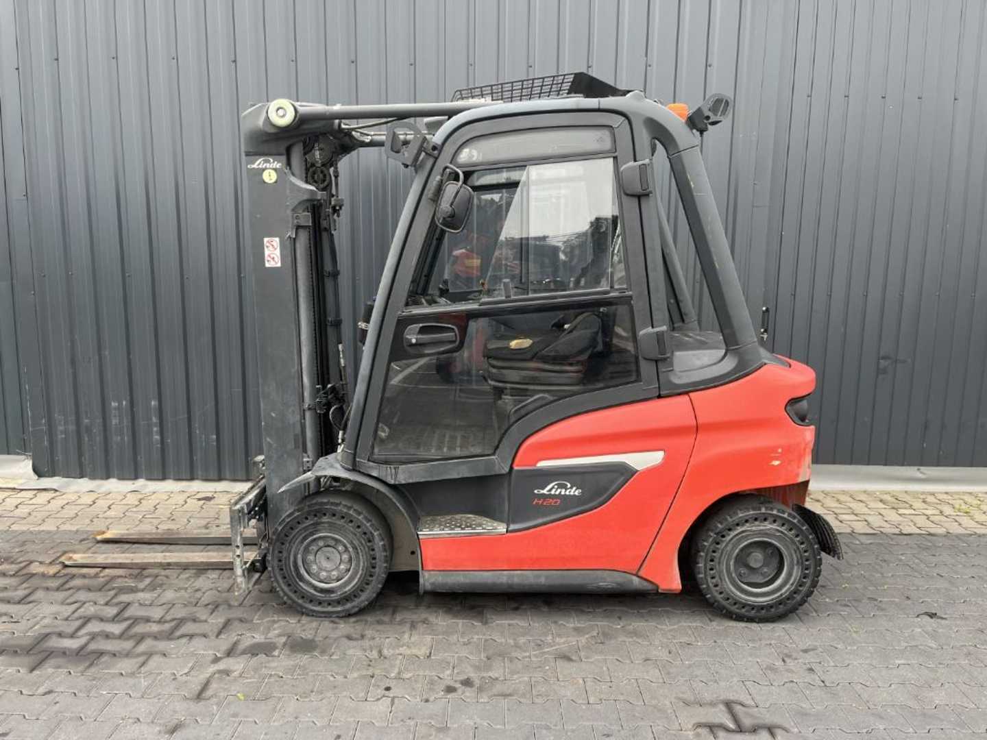 Used Forklift Linde H20D-01/600 4 ratų šakinis krautuvas (Image 2) Used Forklift Linde H20D-01/600 4 ratų šakinis krautuvas (Image 2)
