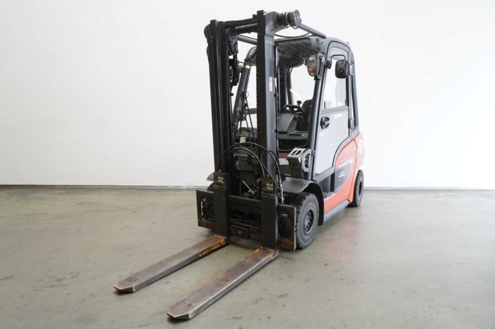 Used Forklift Linde H 25 D 1202 4 ratų šakinis krautuvas (Image 1) Used Forklift Linde H 25 D 1202 4 ratų šakinis krautuvas (Image 1)