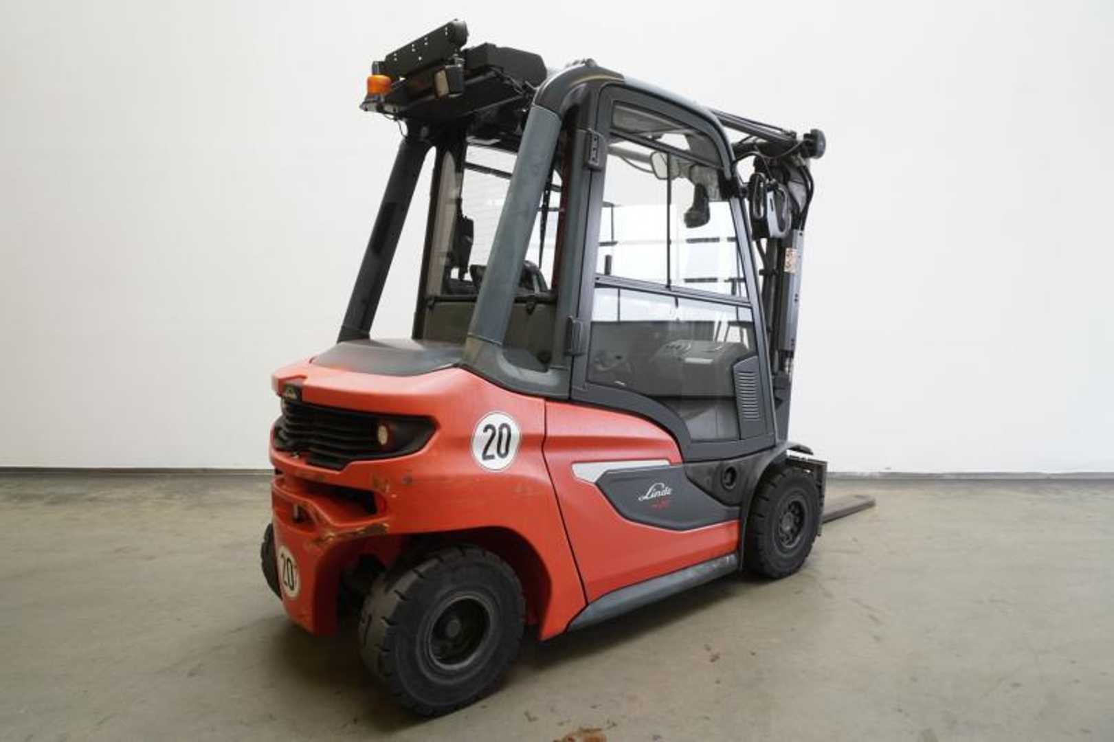 Used Forklift Linde H 25 D 1202 4 ratų šakinis krautuvas (Image 2) Used Forklift Linde H 25 D 1202 4 ratų šakinis krautuvas (Image 2)