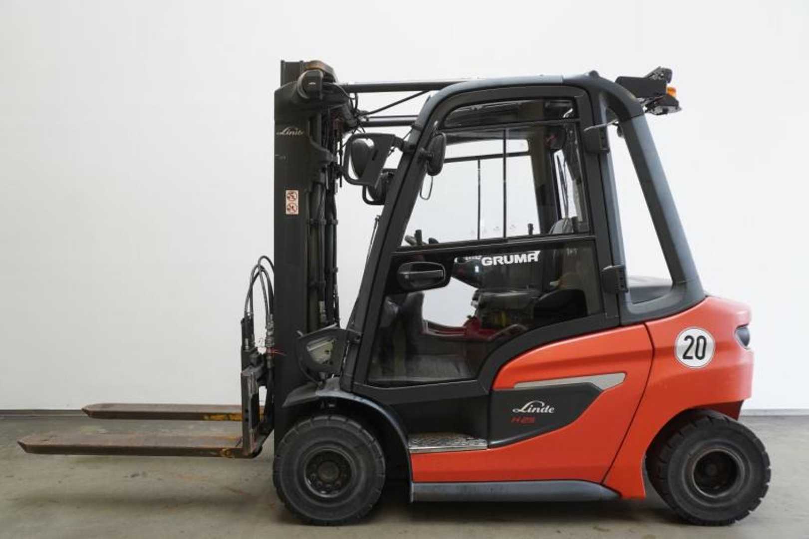 Used Forklift Linde H 25 D 1202 4 ratų šakinis krautuvas (Image 4) Used Forklift Linde H 25 D 1202 4 ratų šakinis krautuvas (Image 4)