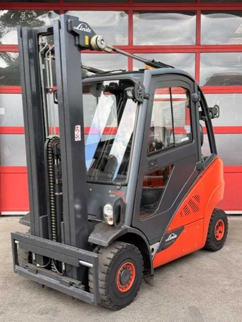 Used Forklift Linde H25D-02 4 ratų šakinis krautuvas (Image 1) Used Forklift Linde H25D-02 4 ratų šakinis krautuvas (Image 1)
