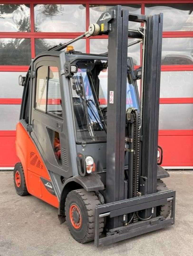 Used Forklift Linde H25D-02 4 ratų šakinis krautuvas (Image 2) Used Forklift Linde H25D-02 4 ratų šakinis krautuvas (Image 2)