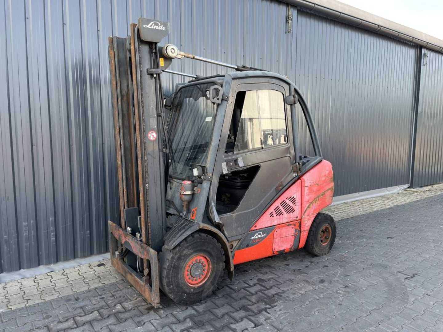 Used Forklift Linde H30D-02 4 ratų šakinis krautuvas (Image 1) Used Forklift Linde H30D-02 4 ratų šakinis krautuvas (Image 1)