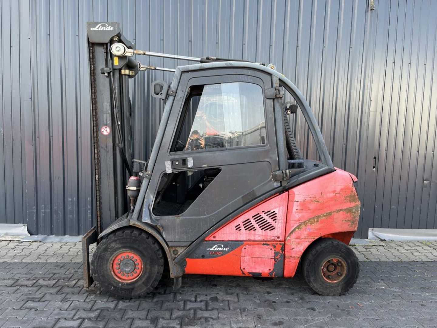 Used Forklift Linde H30D-02 4 ratų šakinis krautuvas (Image 2) Used Forklift Linde H30D-02 4 ratų šakinis krautuvas (Image 2)