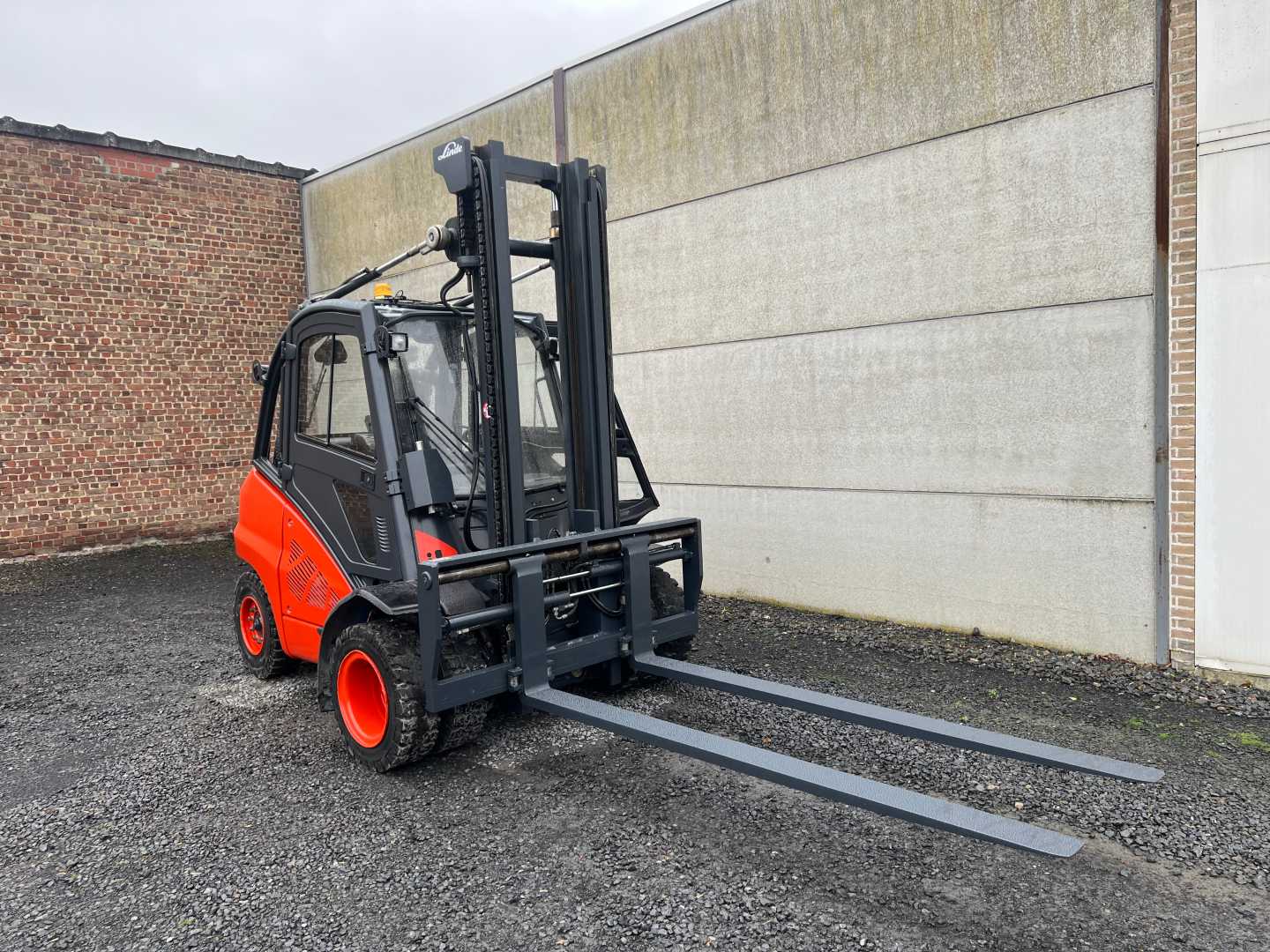 Used Forklift Linde H40D-02 EVO 4 ratų šakinis krautuvas (Image 4) Used Forklift Linde H40D-02 EVO 4 ratų šakinis krautuvas (Image 4)