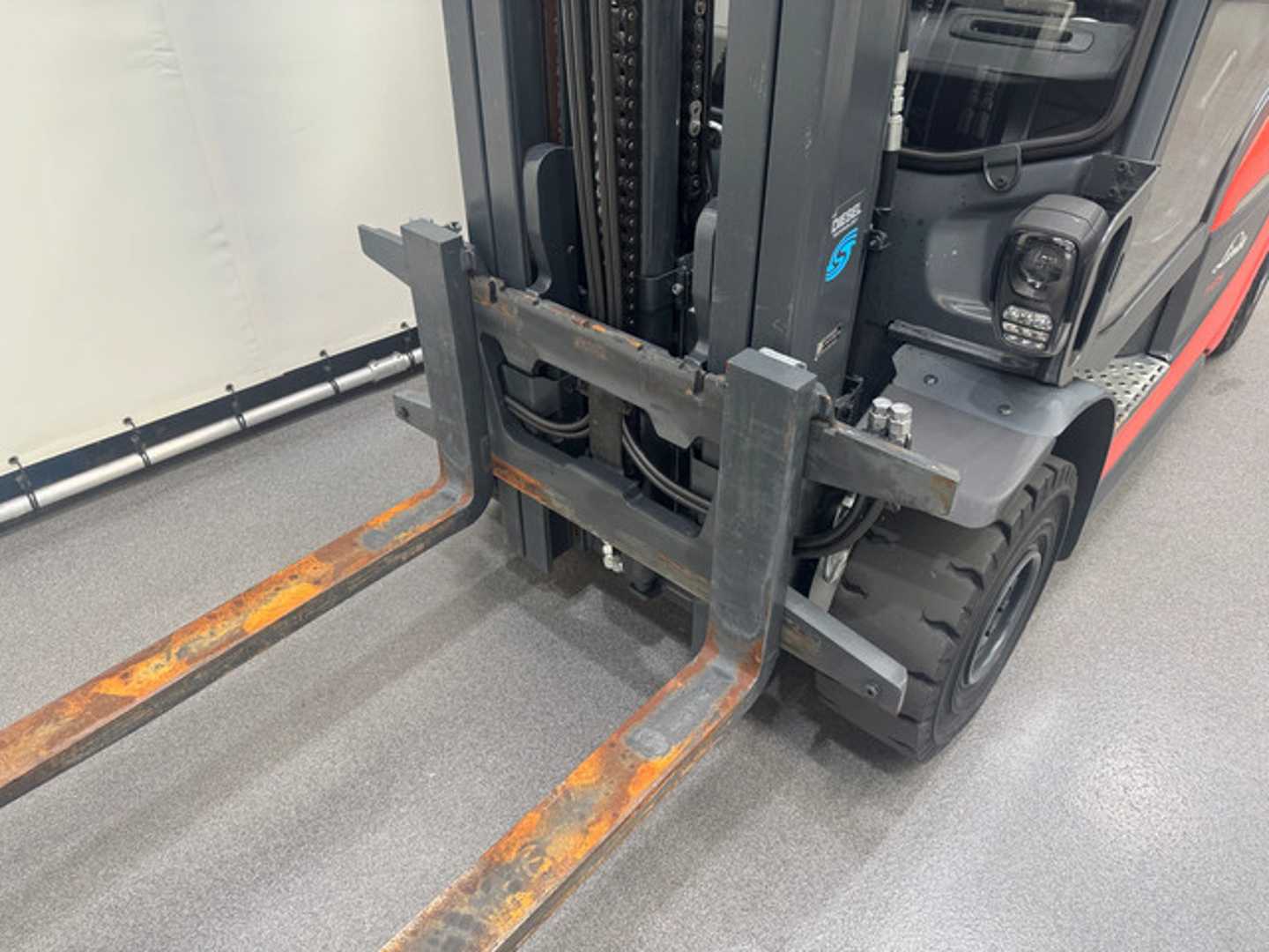 Used Forklift Linde H 25 D-01 4 ratų šakinis krautuvas (Image 3) Used Forklift Linde H 25 D-01 4 ratų šakinis krautuvas (Image 3)