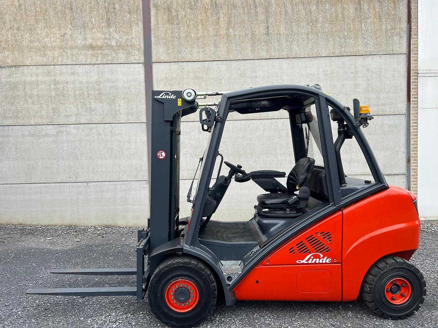 Used Forklift Linde H35D-01 4 ratų šakinis krautuvas (Image 1) Used Forklift Linde H35D-01 4 ratų šakinis krautuvas (Image 1)