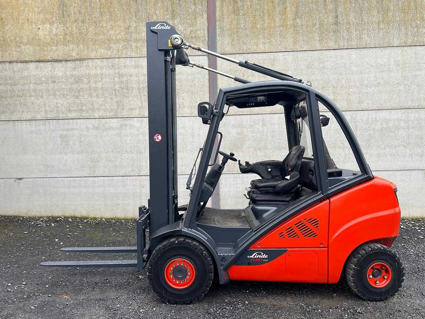 Used Forklift Linde H30D-02 EVO 4 ratų šakinis krautuvas (Image 1) Used Forklift Linde H30D-02 EVO 4 ratų šakinis krautuvas (Image 1)