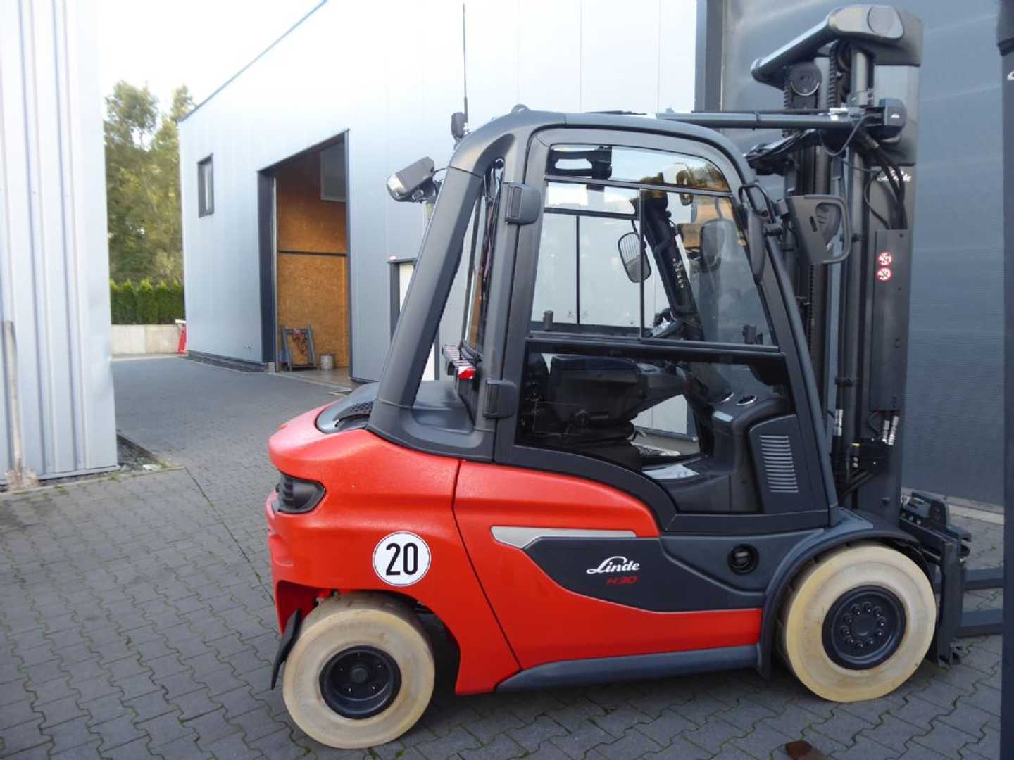 Used Forklift Linde H30D-01 4 ratų šakinis krautuvas (Image 7) Used Forklift Linde H30D-01 4 ratų šakinis krautuvas (Image 7)