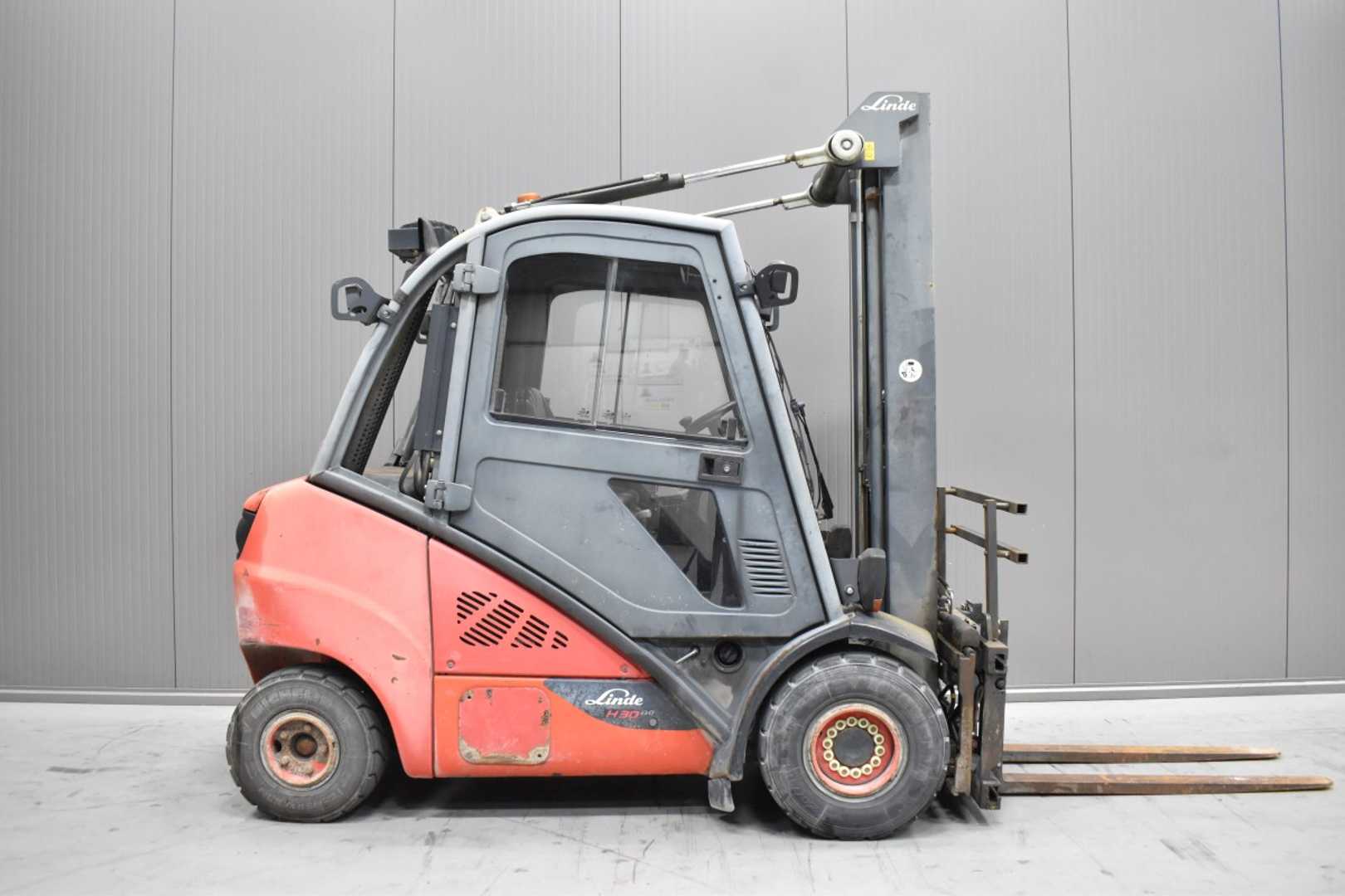 Used Forklift Linde H 30 D - 02 /58610/ 4 ratų šakinis krautuvas (Image 3) Used Forklift Linde H 30 D - 02 /58610/ 4 ratų šakinis krautuvas (Image 3)