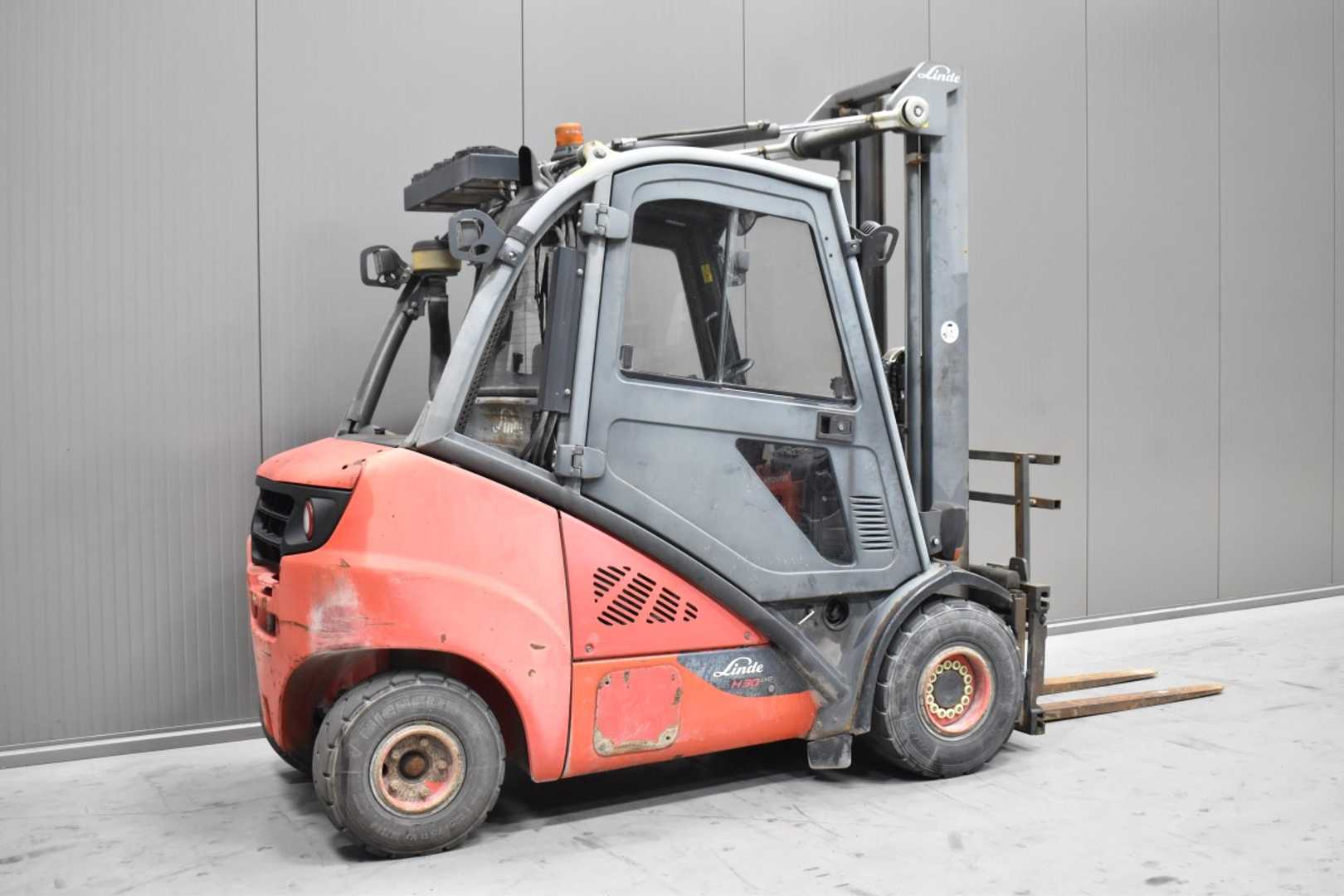 Used Forklift Linde H 30 D - 02 /58610/ 4 ratų šakinis krautuvas (Image 4) Used Forklift Linde H 30 D - 02 /58610/ 4 ratų šakinis krautuvas (Image 4)