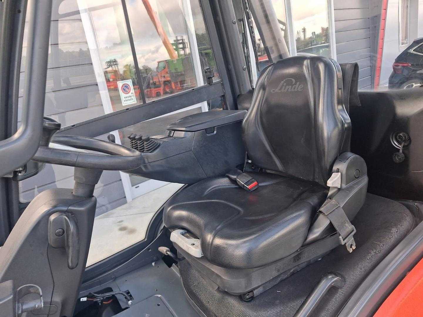 Used Forklift Linde H30 4 ratų šakinis krautuvas (Image 3) Used Forklift Linde H30 4 ratų šakinis krautuvas (Image 3)