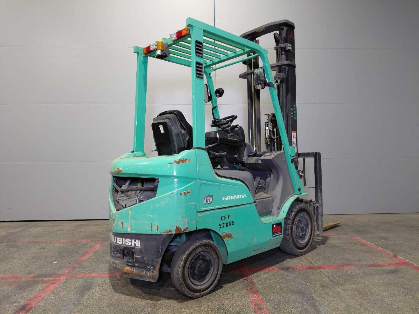Used Forklift Mitsubishi FD15N 4 ratų šakinis krautuvas (Image 2) Used Forklift Mitsubishi FD15N 4 ratų šakinis krautuvas (Image 2)
