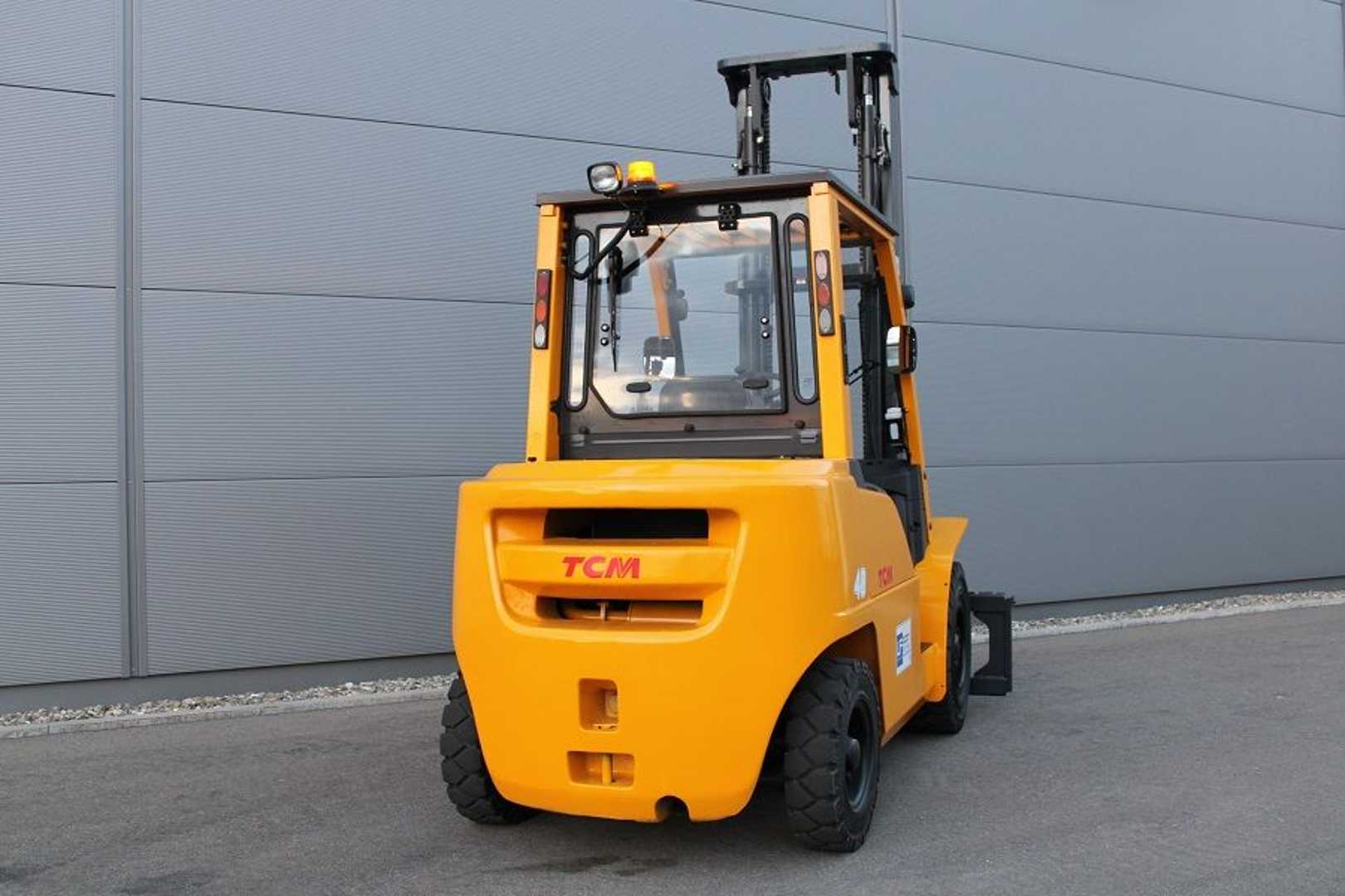 Used Forklift TCM D-1-F-A-40-Q 4 ratų šakinis krautuvas (Image 4) Used Forklift TCM D-1-F-A-40-Q 4 ratų šakinis krautuvas (Image 4)