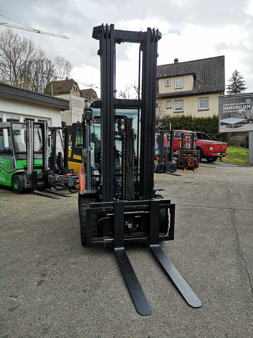 Used Forklift Toyota 02-8FDF30 4 ratų šakinis krautuvas (Image 3) Used Forklift Toyota 02-8FDF30 4 ratų šakinis krautuvas (Image 3)