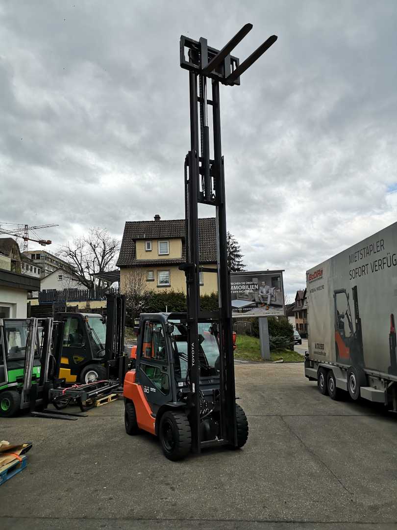 Used Forklift Toyota 02-8FDF30 4 ratų šakinis krautuvas (Image 6) Used Forklift Toyota 02-8FDF30 4 ratų šakinis krautuvas (Image 6)