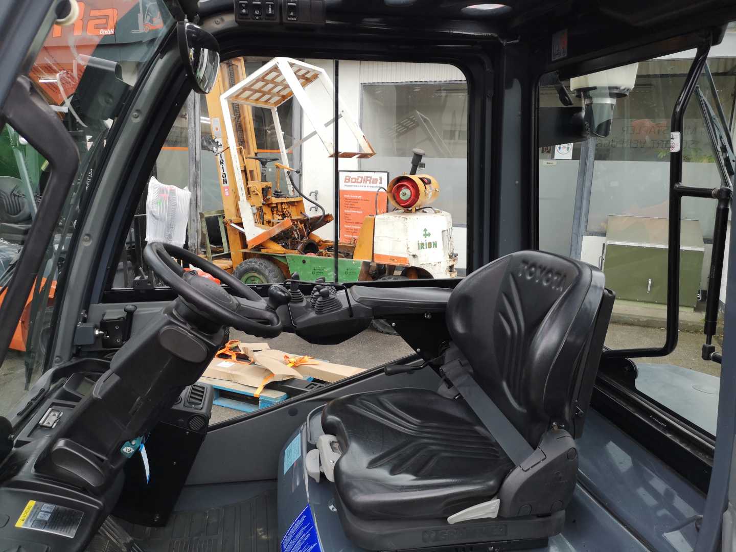 Used Forklift Toyota 02-8FDF30 4 ratų šakinis krautuvas (Image 11) Used Forklift Toyota 02-8FDF30 4 ratų šakinis krautuvas (Image 11)