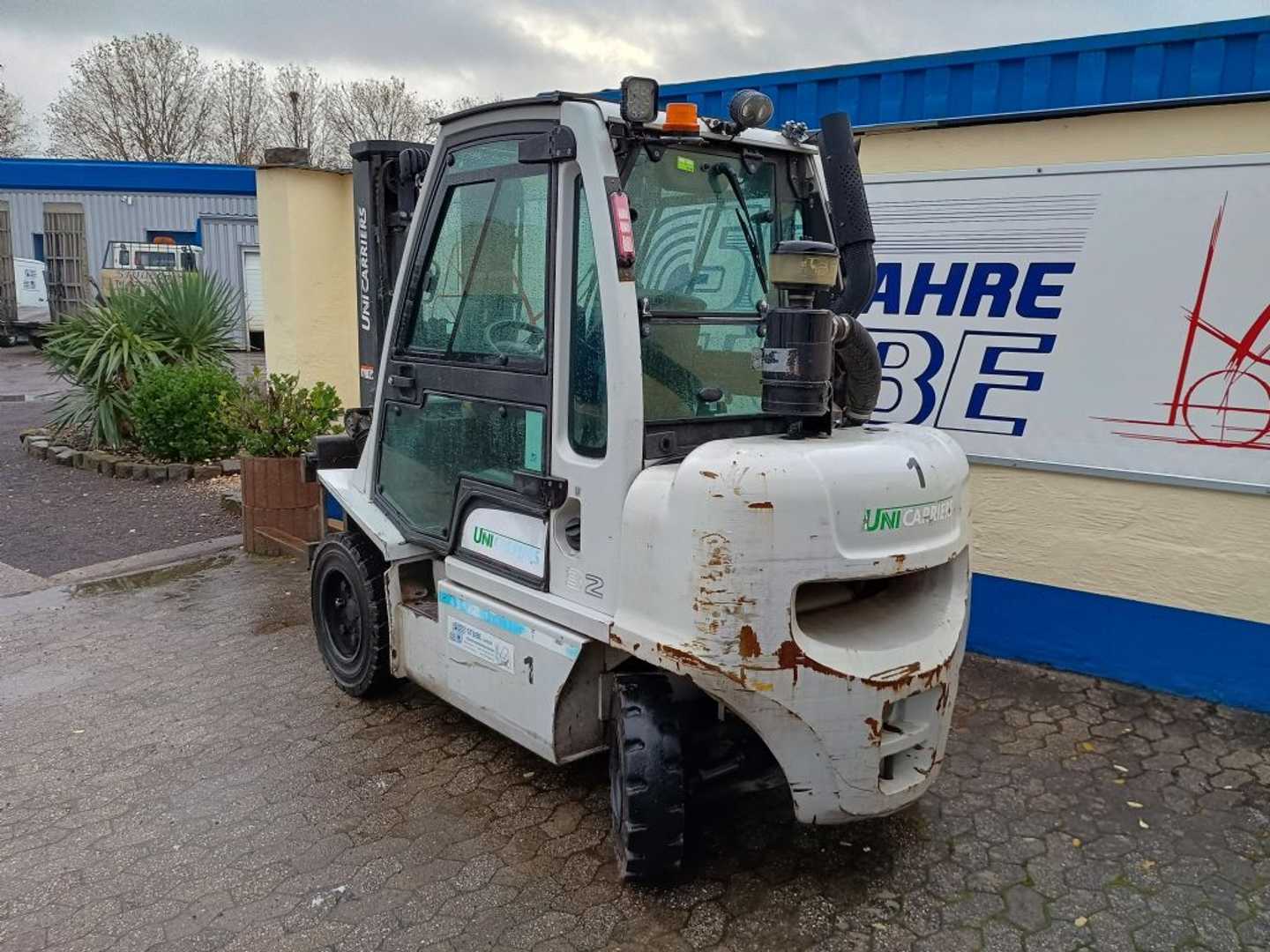 Used Forklift UniCarriers YG1D2A32Q (DX32) 4 ratų šakinis krautuvas (Image 3) Used Forklift UniCarriers YG1D2A32Q (DX32) 4 ratų šakinis krautuvas (Image 3)
