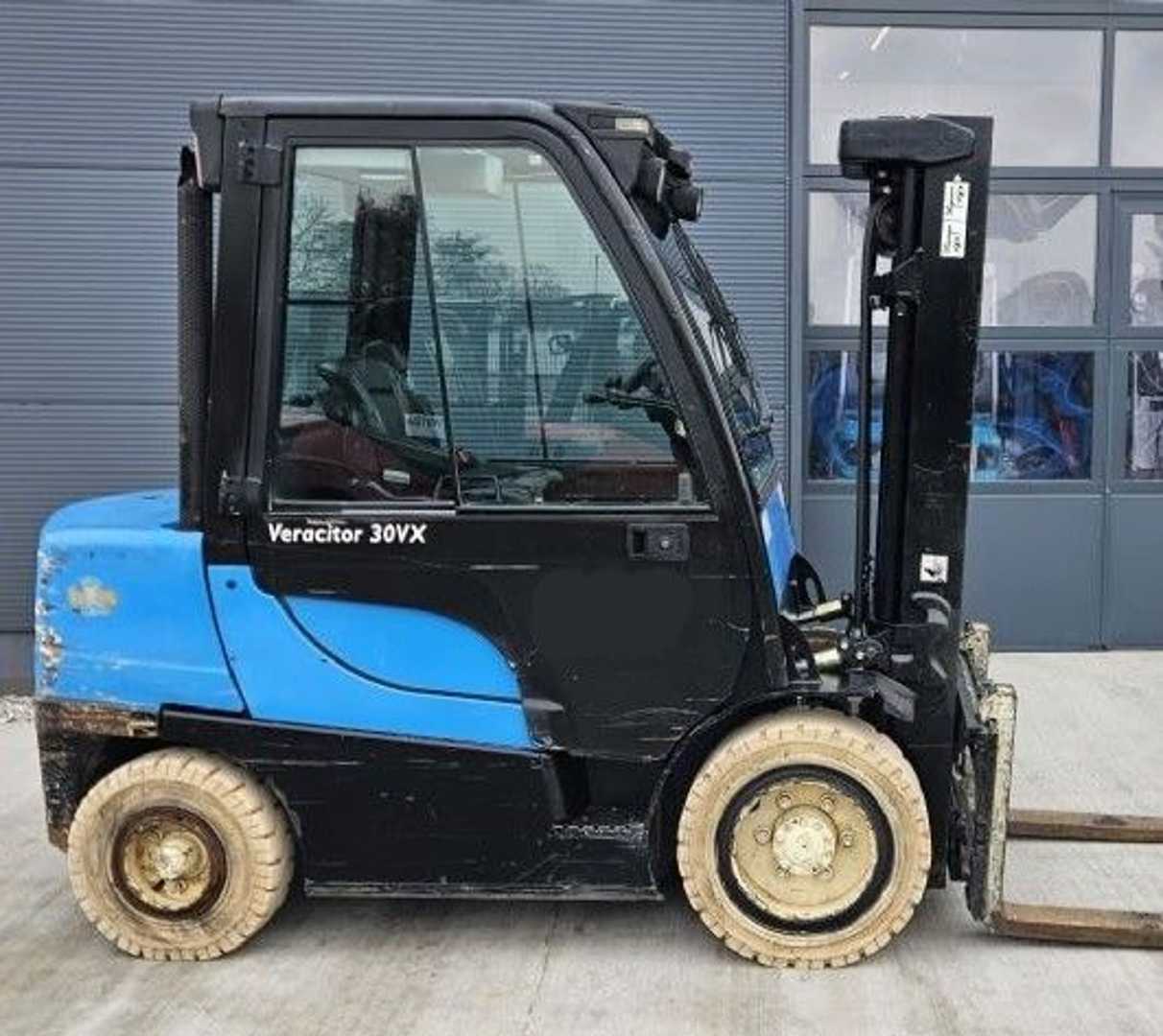 Used Forklift Yale GDP 30VX 4 ratų šakinis krautuvas (Image 2) Used Forklift Yale GDP 30VX 4 ratų šakinis krautuvas (Image 2)